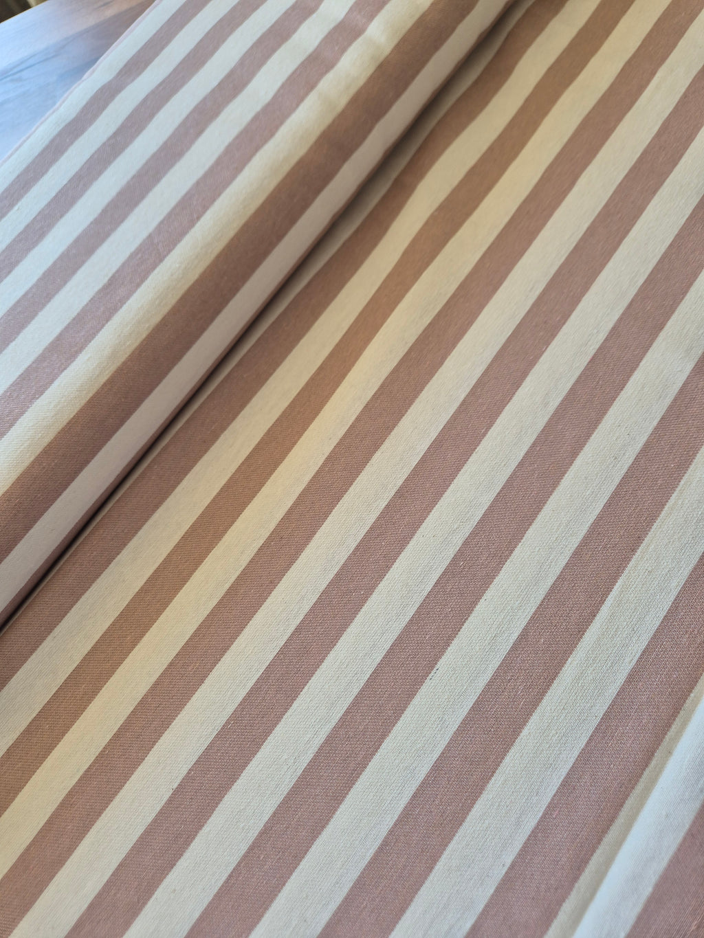 TELA JACQUARD RAYAS ROSA Y BEIGE